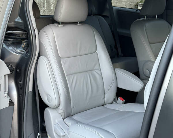 Серый Тойота Сиенна, объемом двигателя 3.46 л и пробегом 150 тыс. км за 21212 $, фото 29 на Automoto.ua