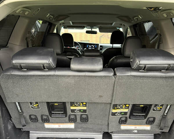 Сірий Тойота Сієнна, об'ємом двигуна 3.5 л та пробігом 75 тис. км за 22500 $, фото 15 на Automoto.ua