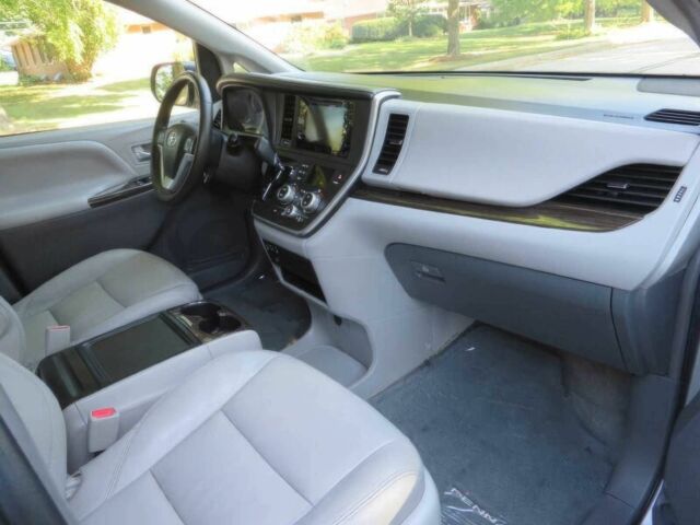 Серый Тойота Сиенна, объемом двигателя 3.5 л и пробегом 62 тыс. км за 15000 $, фото 9 на Automoto.ua