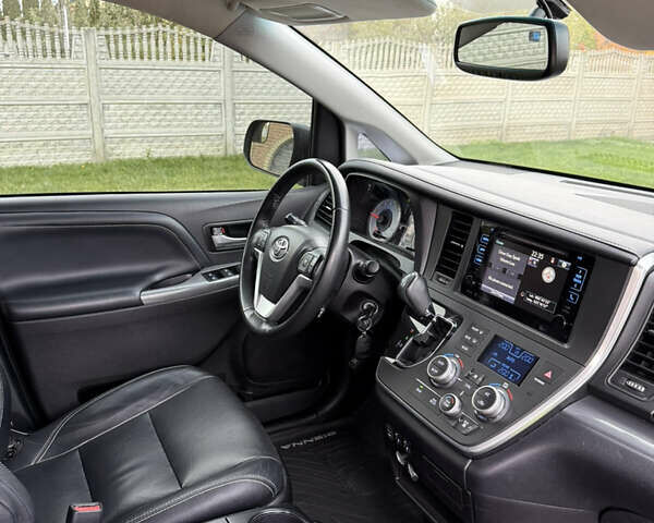 Сірий Тойота Сієнна, об'ємом двигуна 3.5 л та пробігом 75 тис. км за 22500 $, фото 8 на Automoto.ua