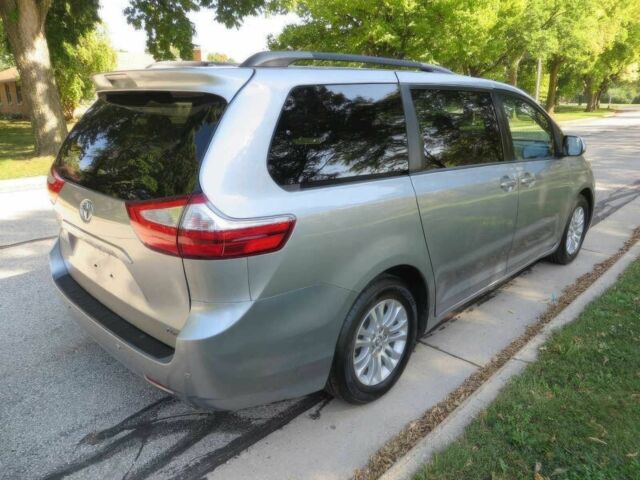 Серый Тойота Сиенна, объемом двигателя 3.5 л и пробегом 62 тыс. км за 15000 $, фото 7 на Automoto.ua