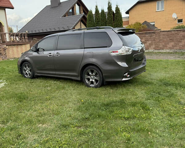 Сірий Тойота Сієнна, об'ємом двигуна 3.5 л та пробігом 75 тис. км за 22500 $, фото 4 на Automoto.ua