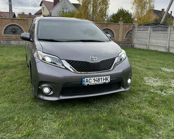 Сірий Тойота Сієнна, об'ємом двигуна 3.5 л та пробігом 75 тис. км за 22500 $, фото 1 на Automoto.ua