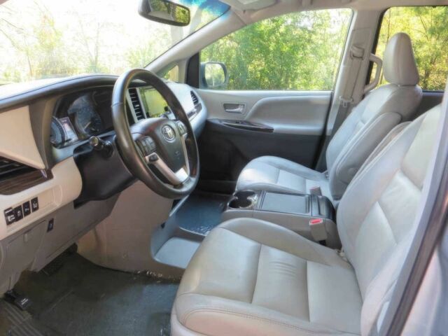 Серый Тойота Сиенна, объемом двигателя 3.5 л и пробегом 62 тыс. км за 15000 $, фото 8 на Automoto.ua