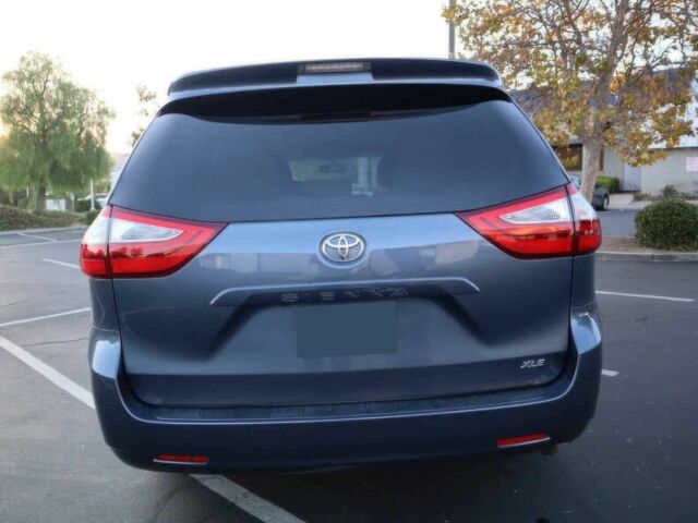 Серый Тойота Сиенна, объемом двигателя 3.5 л и пробегом 58 тыс. км за 15000 $, фото 4 на Automoto.ua