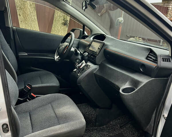 Серый Тойота Сиенна, объемом двигателя 1.5 л и пробегом 57 тыс. км за 13500 $, фото 147 на Automoto.ua