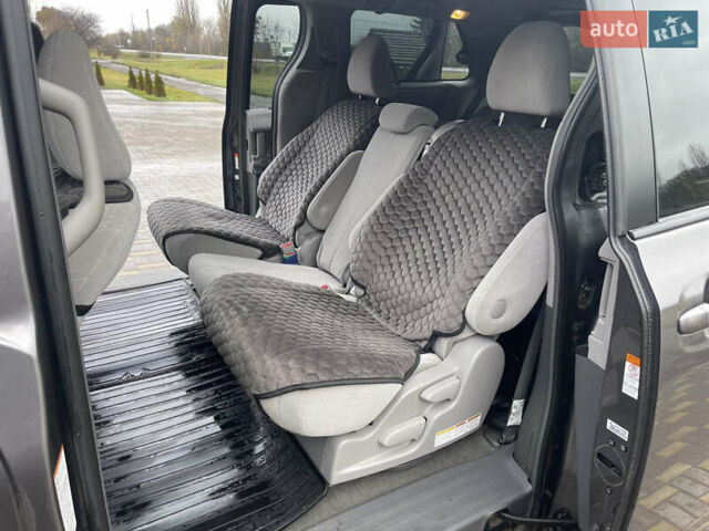 Серый Тойота Сиенна, объемом двигателя 3.46 л и пробегом 100 тыс. км за 17500 $, фото 12 на Automoto.ua