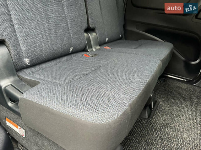 Серый Тойота Сиенна, объемом двигателя 1.5 л и пробегом 57 тыс. км за 13500 $, фото 130 на Automoto.ua