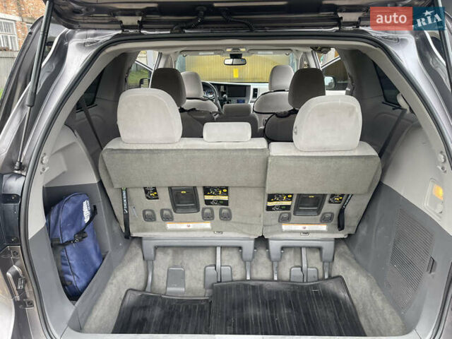 Серый Тойота Сиенна, объемом двигателя 3.46 л и пробегом 100 тыс. км за 17500 $, фото 14 на Automoto.ua