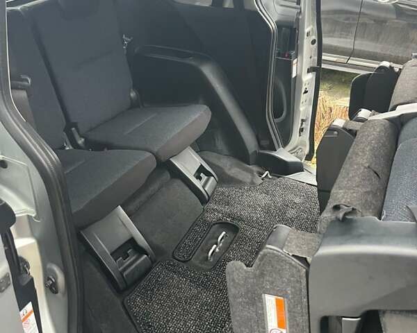 Серый Тойота Сиенна, объемом двигателя 1.5 л и пробегом 57 тыс. км за 13500 $, фото 166 на Automoto.ua