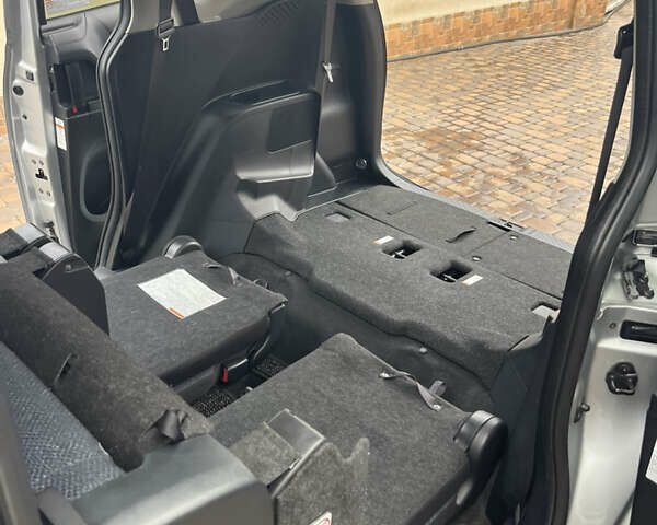 Серый Тойота Сиенна, объемом двигателя 1.5 л и пробегом 57 тыс. км за 13500 $, фото 122 на Automoto.ua