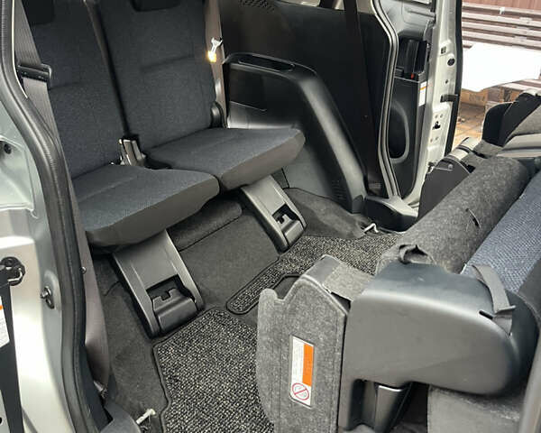 Серый Тойота Сиенна, объемом двигателя 1.5 л и пробегом 57 тыс. км за 13500 $, фото 114 на Automoto.ua