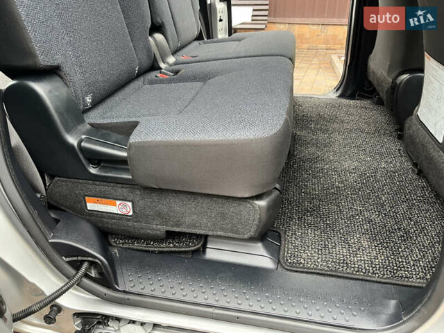 Серый Тойота Сиенна, объемом двигателя 1.5 л и пробегом 57 тыс. км за 13500 $, фото 127 на Automoto.ua