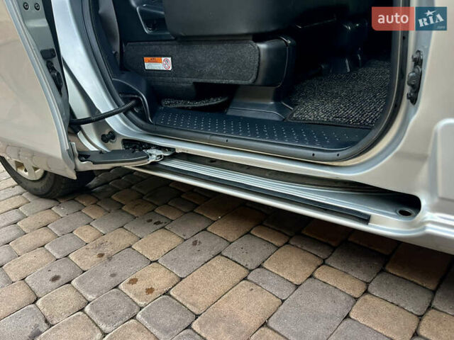 Серый Тойота Сиенна, объемом двигателя 1.5 л и пробегом 57 тыс. км за 13500 $, фото 62 на Automoto.ua
