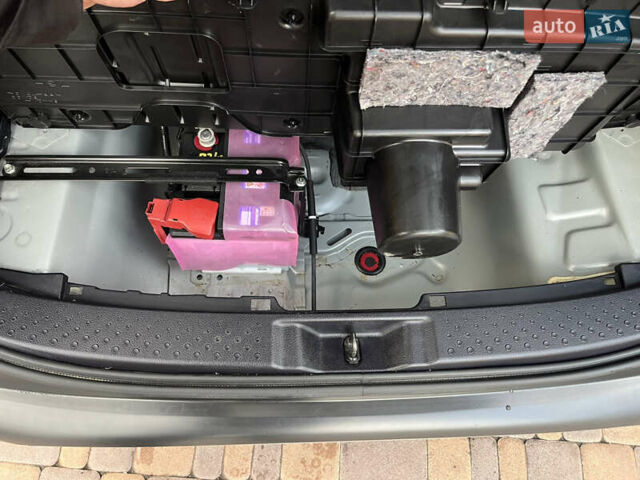 Серый Тойота Сиенна, объемом двигателя 1.5 л и пробегом 57 тыс. км за 13500 $, фото 43 на Automoto.ua