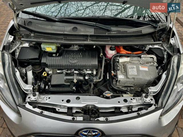 Серый Тойота Сиенна, объемом двигателя 1.5 л и пробегом 57 тыс. км за 13500 $, фото 154 на Automoto.ua