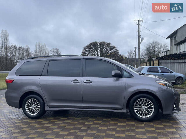Серый Тойота Сиенна, объемом двигателя 3.46 л и пробегом 100 тыс. км за 17500 $, фото 3 на Automoto.ua