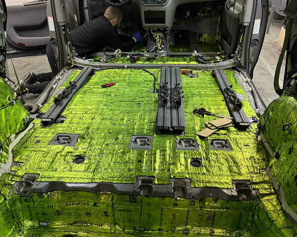 Серый Тойота Сиенна, объемом двигателя 3.46 л и пробегом 100 тыс. км за 17500 $, фото 18 на Automoto.ua