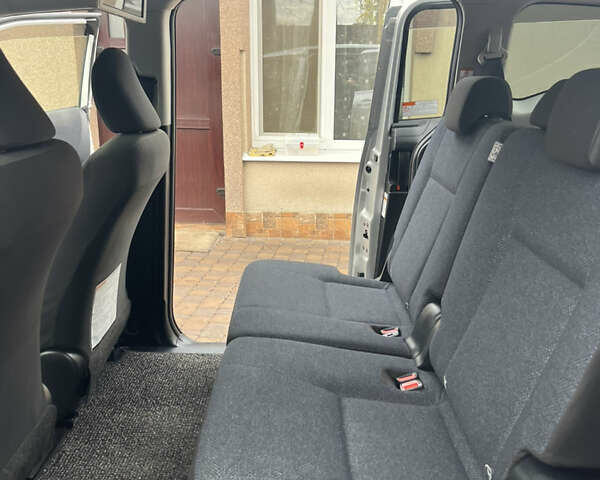 Серый Тойота Сиенна, объемом двигателя 1.5 л и пробегом 57 тыс. км за 13500 $, фото 137 на Automoto.ua