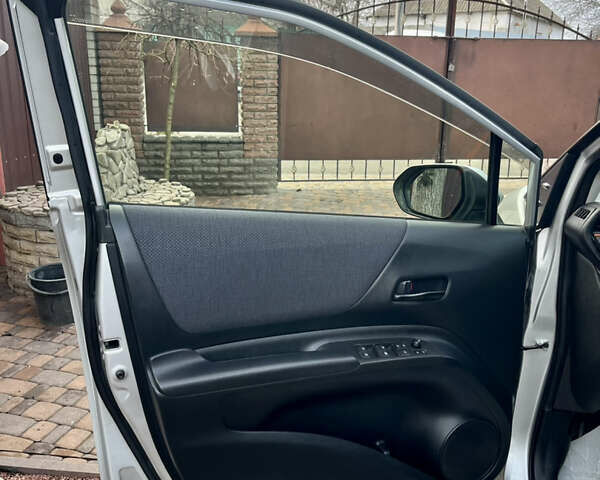 Серый Тойота Сиенна, объемом двигателя 1.5 л и пробегом 57 тыс. км за 13500 $, фото 73 на Automoto.ua