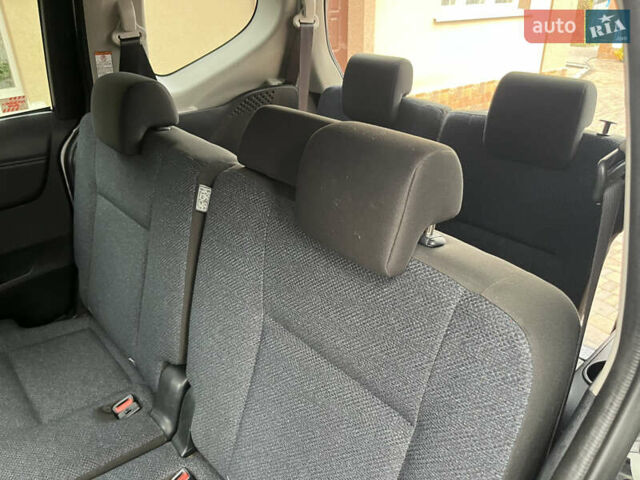 Серый Тойота Сиенна, объемом двигателя 1.5 л и пробегом 57 тыс. км за 13500 $, фото 106 на Automoto.ua