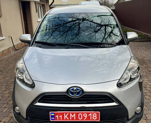 Серый Тойота Сиенна, объемом двигателя 1.5 л и пробегом 57 тыс. км за 13500 $, фото 1 на Automoto.ua