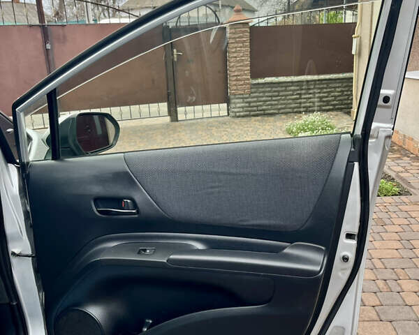 Серый Тойота Сиенна, объемом двигателя 1.5 л и пробегом 57 тыс. км за 13500 $, фото 149 на Automoto.ua