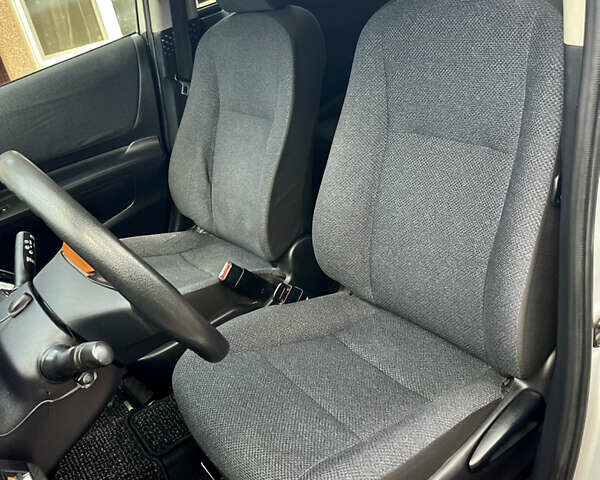 Серый Тойота Сиенна, объемом двигателя 1.5 л и пробегом 57 тыс. км за 13500 $, фото 77 на Automoto.ua