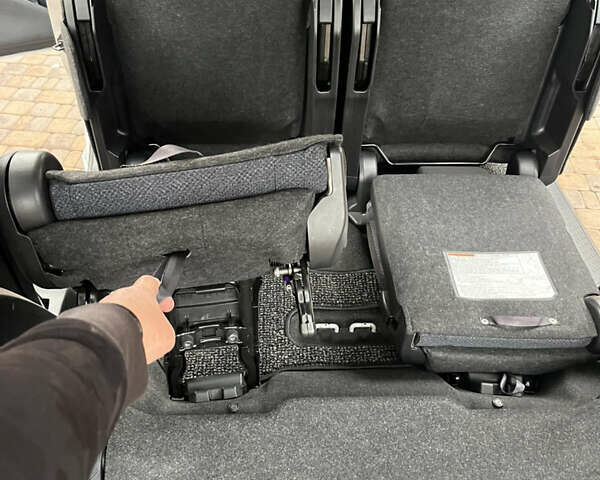 Серый Тойота Сиенна, объемом двигателя 1.5 л и пробегом 57 тыс. км за 13500 $, фото 120 на Automoto.ua