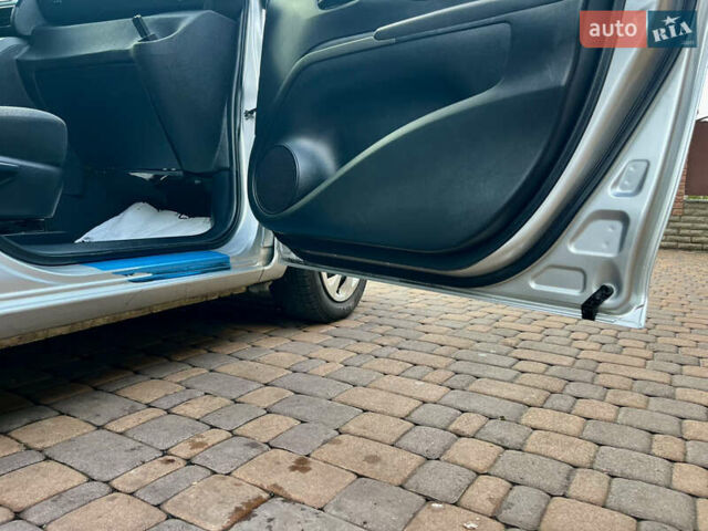 Серый Тойота Сиенна, объемом двигателя 1.5 л и пробегом 57 тыс. км за 13500 $, фото 61 на Automoto.ua