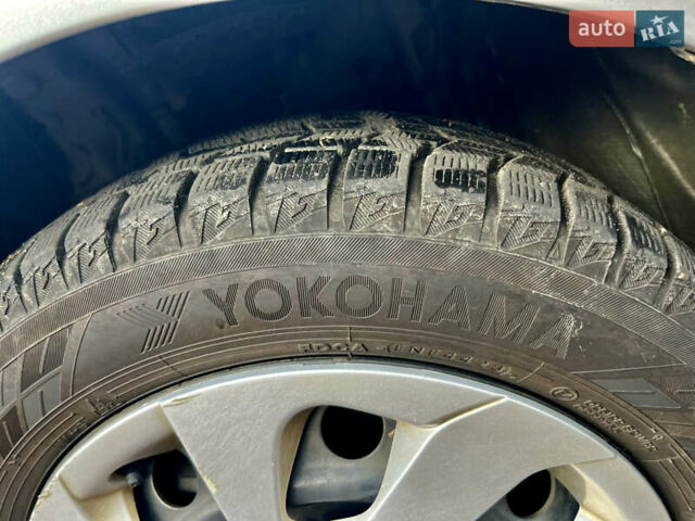 Серый Тойота Сиенна, объемом двигателя 1.5 л и пробегом 57 тыс. км за 13500 $, фото 60 на Automoto.ua