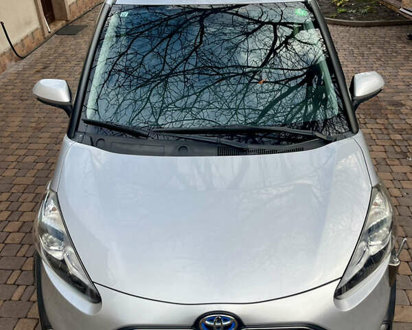 Серый Тойота Сиенна, объемом двигателя 1.5 л и пробегом 57 тыс. км за 13500 $, фото 2 на Automoto.ua