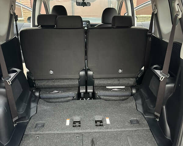 Серый Тойота Сиенна, объемом двигателя 1.5 л и пробегом 57 тыс. км за 13500 $, фото 126 на Automoto.ua