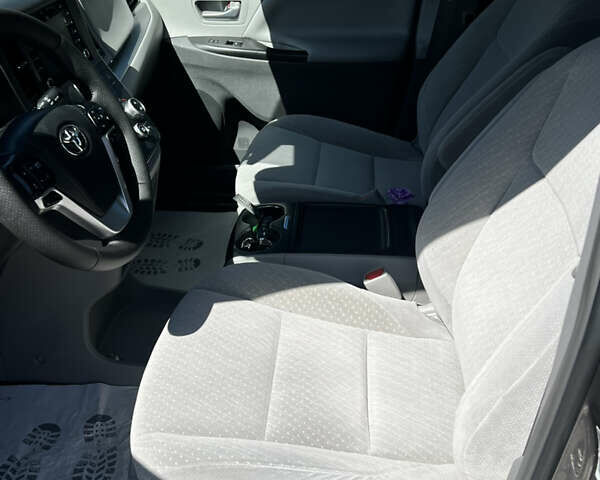 Серый Тойота Сиенна, объемом двигателя 3.46 л и пробегом 181 тыс. км за 19900 $, фото 9 на Automoto.ua