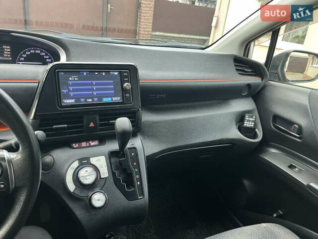 Серый Тойота Сиенна, объемом двигателя 1.5 л и пробегом 57 тыс. км за 13500 $, фото 93 на Automoto.ua