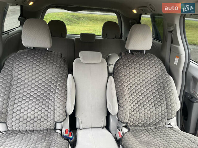 Серый Тойота Сиенна, объемом двигателя 3.46 л и пробегом 100 тыс. км за 17500 $, фото 13 на Automoto.ua