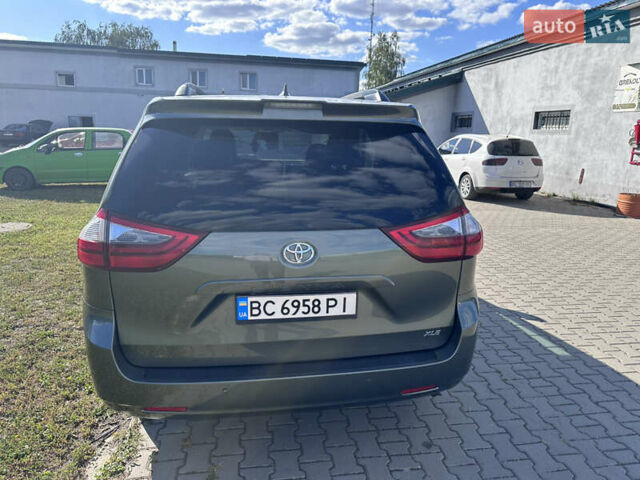 Серый Тойота Сиенна, объемом двигателя 3.46 л и пробегом 67 тыс. км за 29850 $, фото 1 на Automoto.ua