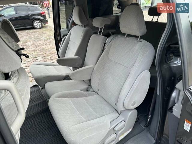 Серый Тойота Сиенна, объемом двигателя 3.46 л и пробегом 139 тыс. км за 20000 $, фото 4 на Automoto.ua