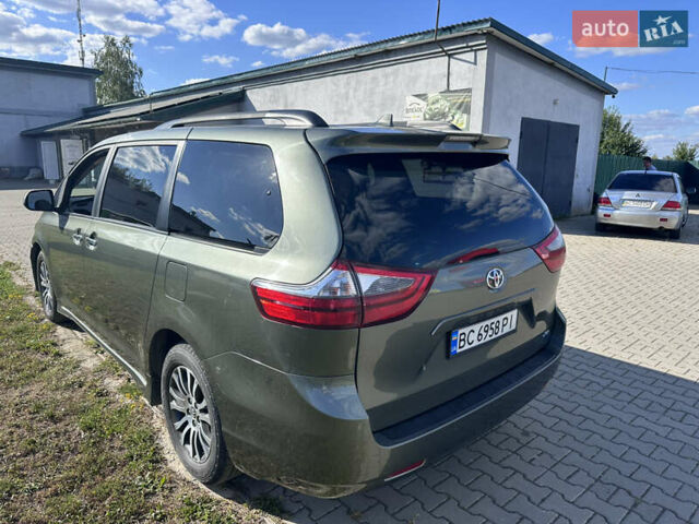 Серый Тойота Сиенна, объемом двигателя 3.46 л и пробегом 67 тыс. км за 29850 $, фото 2 на Automoto.ua