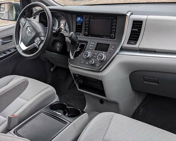 Серый Тойота Сиенна, объемом двигателя 3.46 л и пробегом 139 тыс. км за 20000 $, фото 11 на Automoto.ua