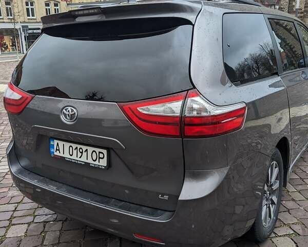 Серый Тойота Сиенна, объемом двигателя 3.46 л и пробегом 139 тыс. км за 20000 $, фото 8 на Automoto.ua