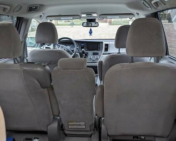 Серый Тойота Сиенна, объемом двигателя 3.46 л и пробегом 139 тыс. км за 20000 $, фото 7 на Automoto.ua