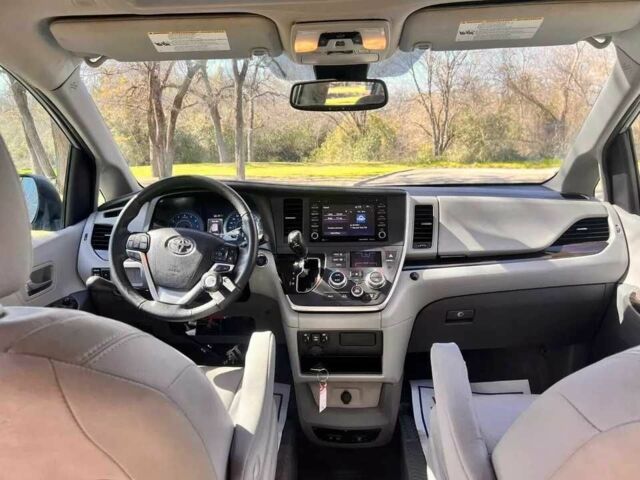 Серый Тойота Сиенна, объемом двигателя 3.5 л и пробегом 42 тыс. км за 10300 $, фото 9 на Automoto.ua