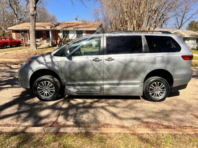 Серый Тойота Сиенна, объемом двигателя 3.5 л и пробегом 42 тыс. км за 10300 $, фото 3 на Automoto.ua