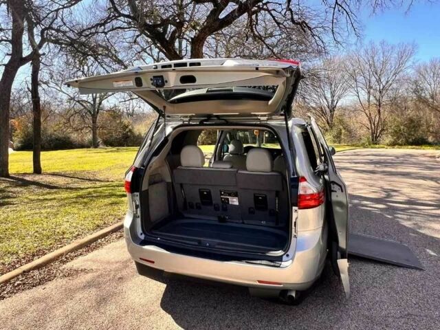 Серый Тойота Сиенна, объемом двигателя 3.5 л и пробегом 42 тыс. км за 10300 $, фото 5 на Automoto.ua