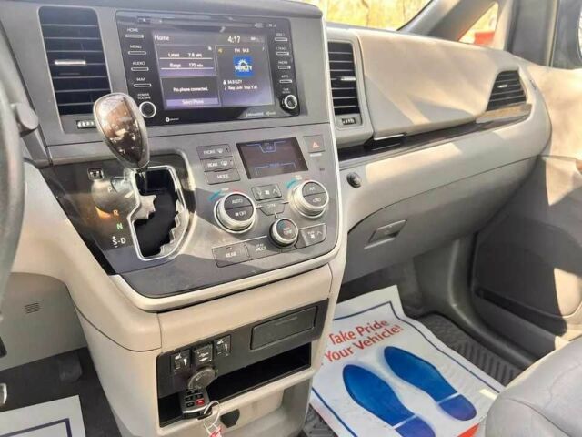 Серый Тойота Сиенна, объемом двигателя 3.5 л и пробегом 42 тыс. км за 10300 $, фото 10 на Automoto.ua