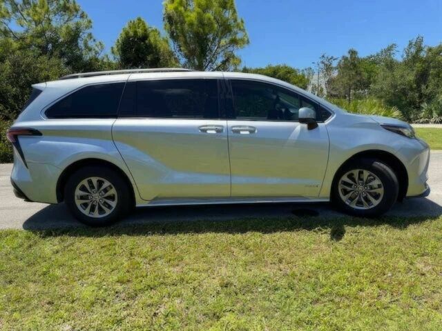 Серый Тойота Сиенна, объемом двигателя 2.5 л и пробегом 11 тыс. км за 7000 $, фото 3 на Automoto.ua