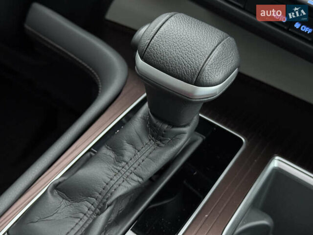 Серый Тойота Сиенна, объемом двигателя 2.5 л и пробегом 9 тыс. км за 47000 $, фото 77 на Automoto.ua