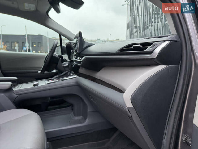 Серый Тойота Сиенна, объемом двигателя 2.5 л и пробегом 9 тыс. км за 47000 $, фото 62 на Automoto.ua