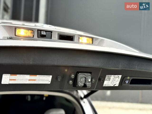 Серый Тойота Сиенна, объемом двигателя 2.5 л и пробегом 9 тыс. км за 47000 $, фото 49 на Automoto.ua